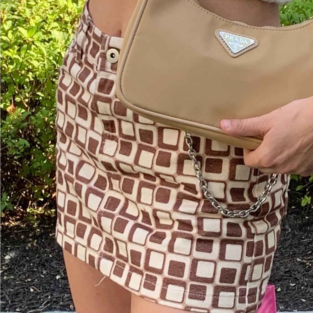 Brown mini skirt with geometric pattern